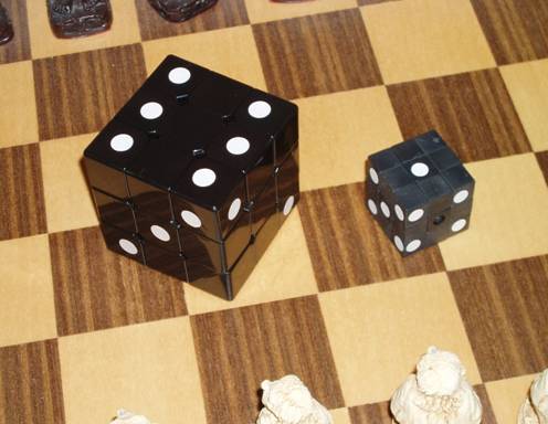 http://www.chessvariants.com/membergraphics/MSa-chess-set/dice.jpg